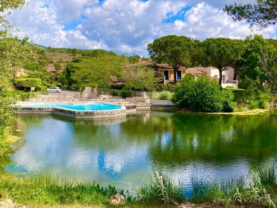 Les Restanques Bougainvillee 2051 Grimaud Exteriér fotografie